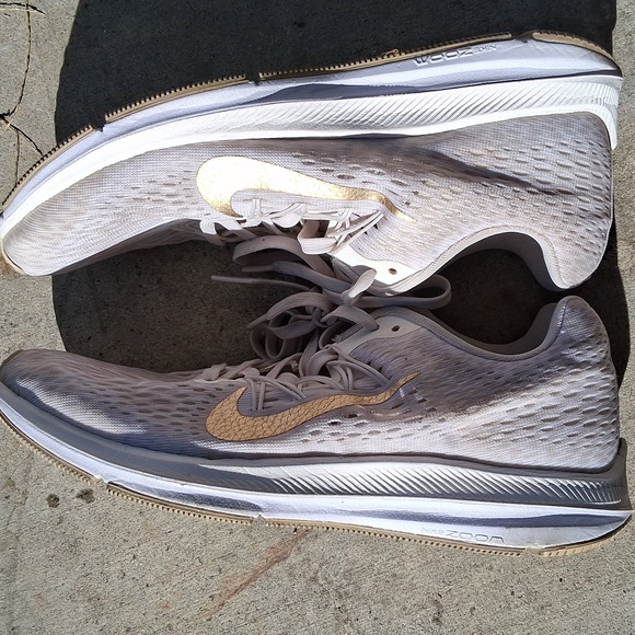 Nike Women's Zoom Winflo 5 Running Shoe - Picture 6 of 9